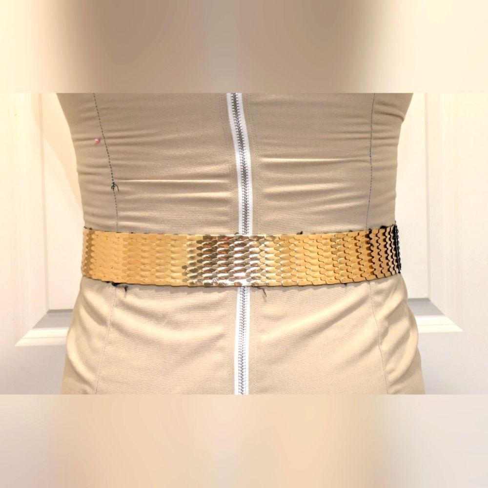 3/$30 Iconic 80s Vintage Gold Metal Scale Stretch Belt - Picture 3 of 6